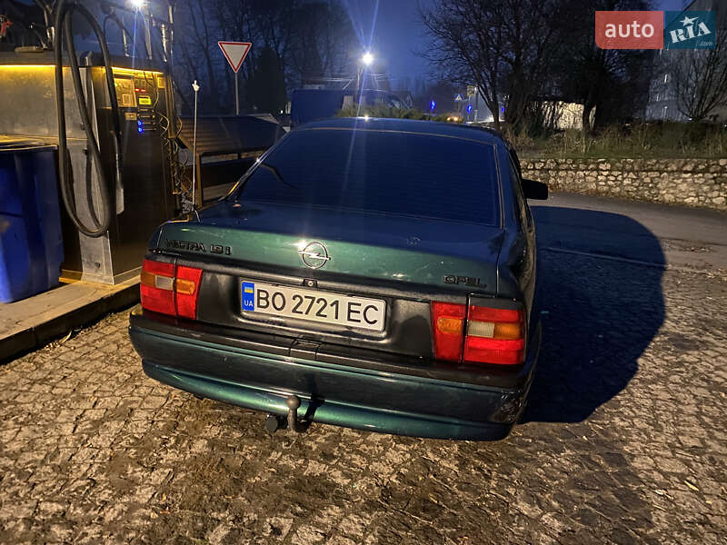 Седан Opel Vectra 1995 в Зборові