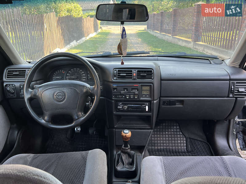 Седан Opel Vectra 1994 в Каменке-Бугской фото 7 Седан Opel Vectra 1994 в Каменке-Бугской