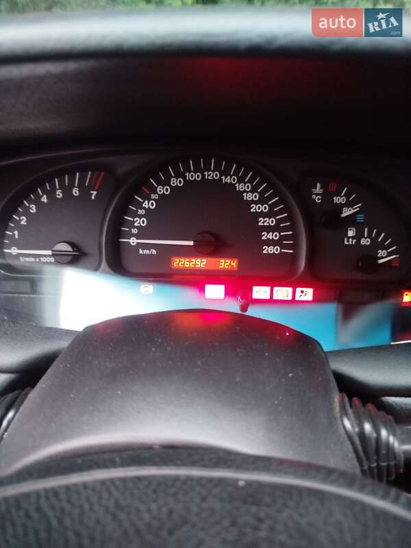 Седан Opel Vectra 2000 в Вишневом