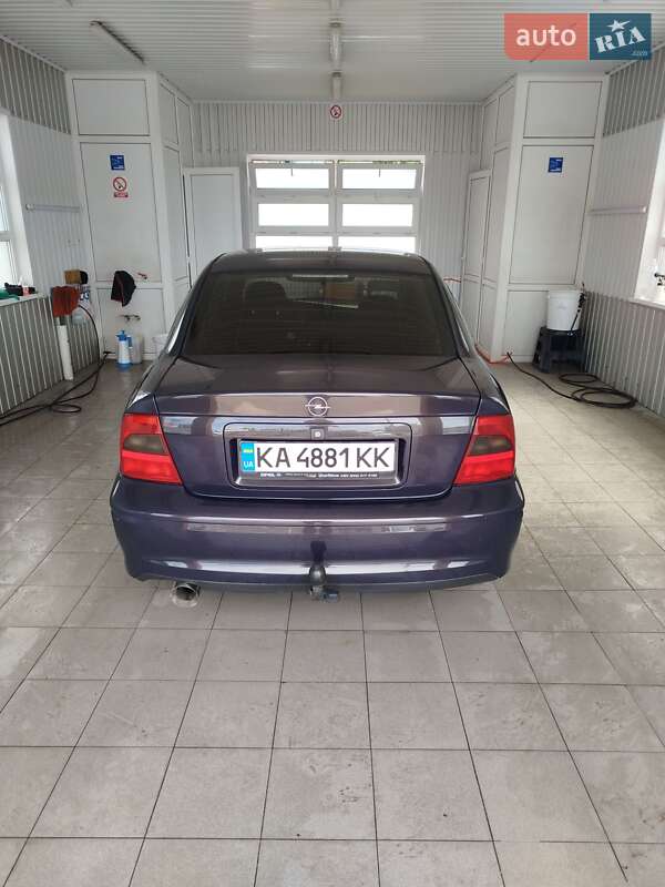 Седан Opel Vectra 2000 в Вишневом