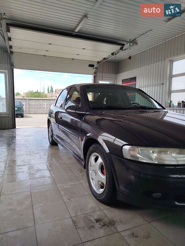 Седан Opel Vectra 2000 в Вишневом
