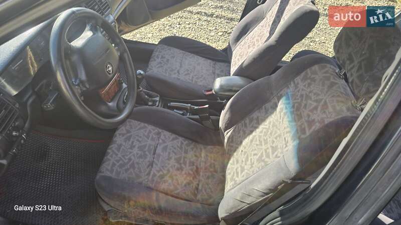 Седан Opel Vectra 1997 в Стрые