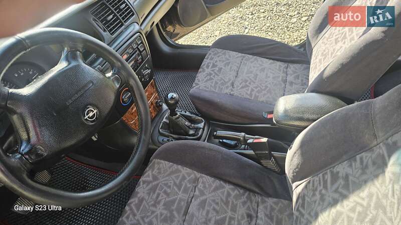 Седан Opel Vectra 1997 в Стрые