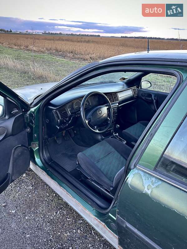 Седан Opel Vectra 1997 в Черкассах