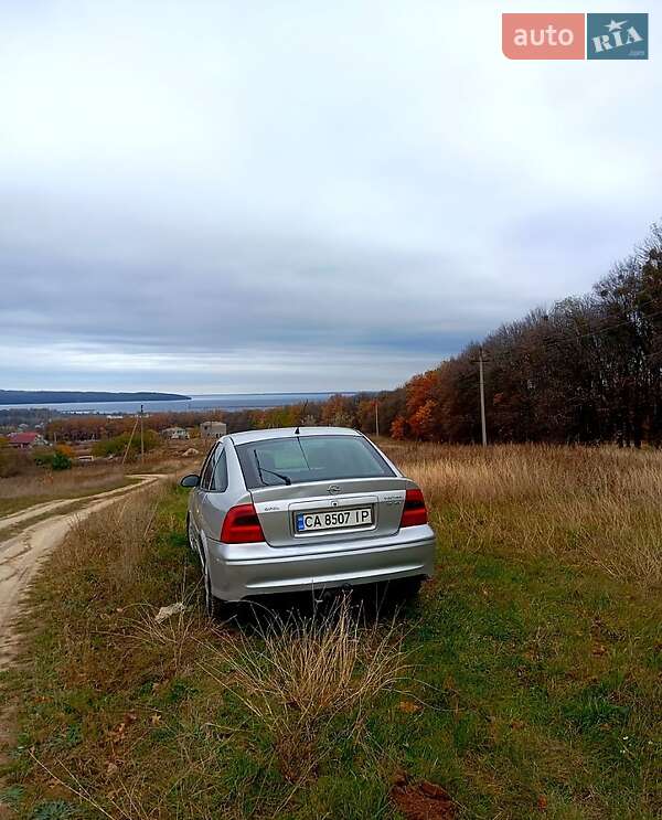 Лифтбек Opel Vectra 1999 в Каневе