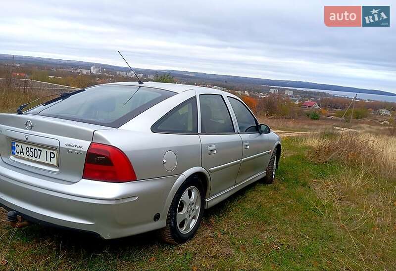 Лифтбек Opel Vectra 1999 в Каневе