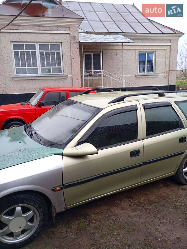 Универсал Opel Vectra 1997 в Шумске