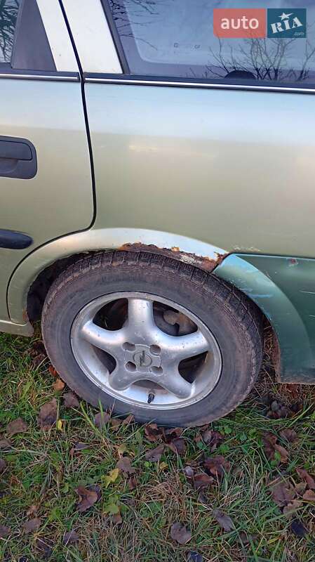Универсал Opel Vectra 1997 в Шумске