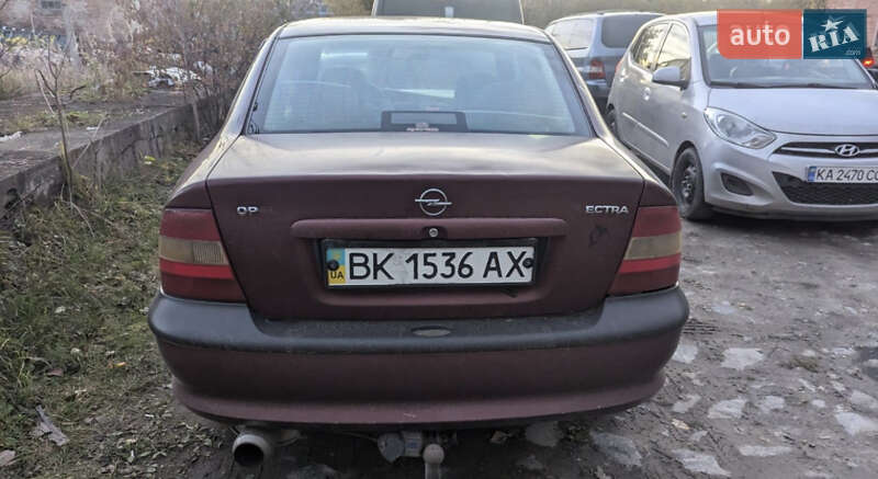 Седан Opel Vectra 1999 в Млинове