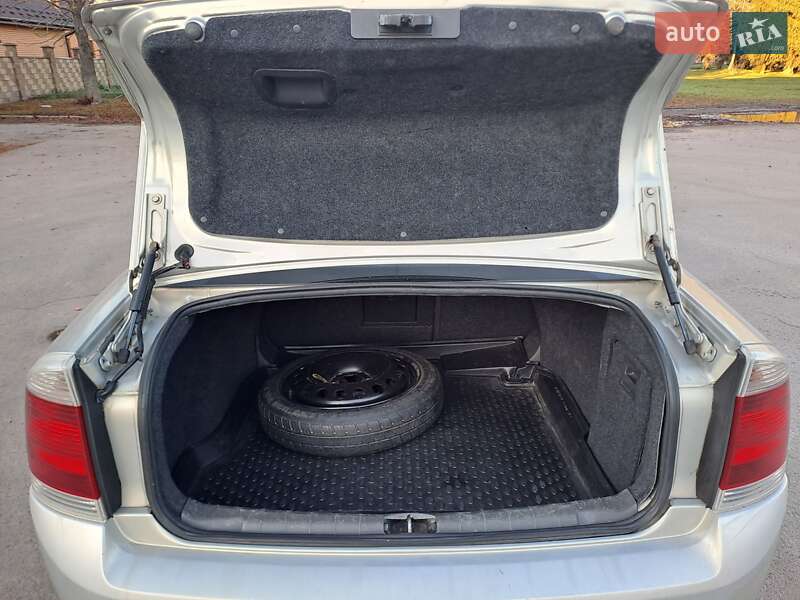 Седан Opel Vectra 2007 в Луцьку