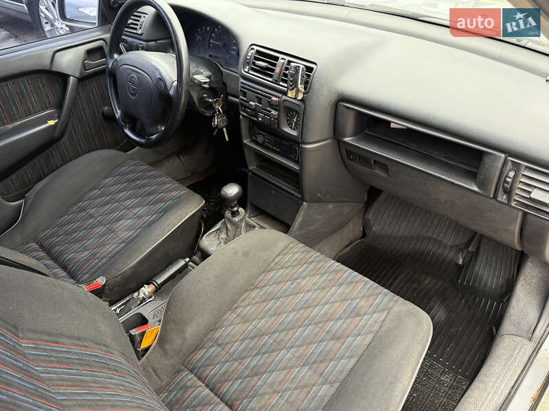 Седан Opel Vectra 1991 в Кременце фото 33 Седан Opel Vectra 1991 в Кременце