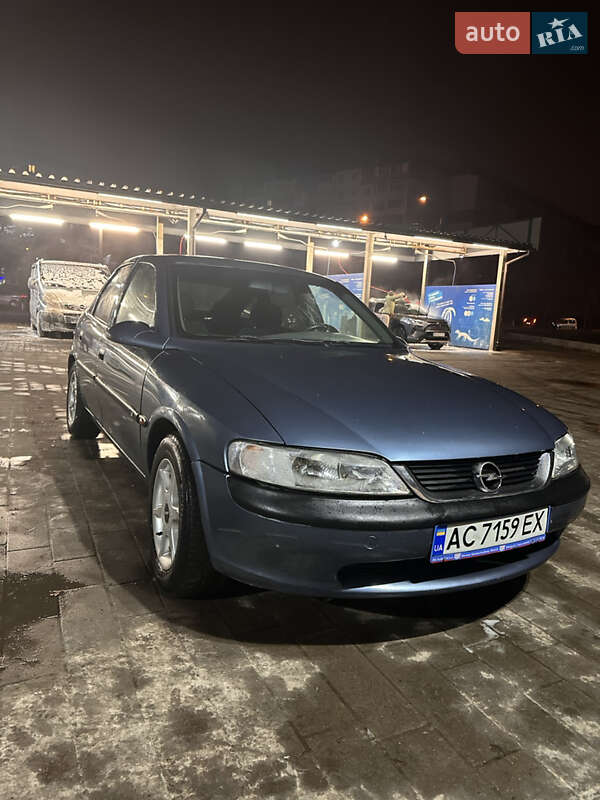 Лифтбек Opel Vectra 1998 в Сумах