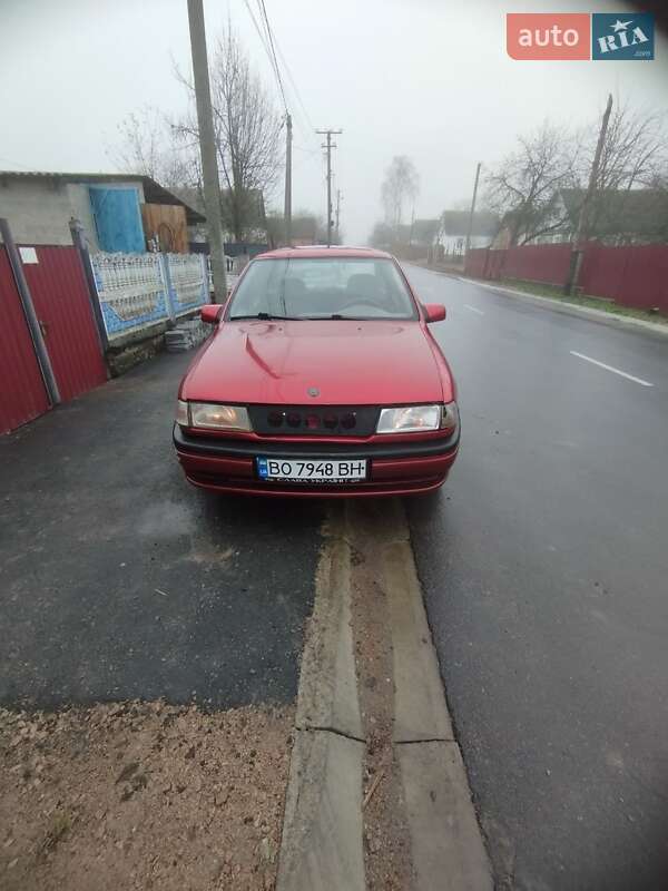 Седан Opel Vectra 1990 в Черняхове фото Седан Opel Vectra 1990 в Черняхове