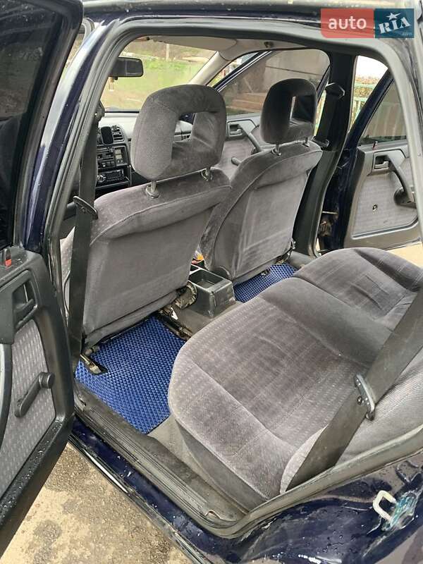 Седан Opel Vectra 1991 в Кельменцах