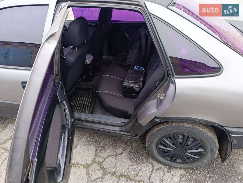 Седан Opel Vectra 1992 в Кременчуге