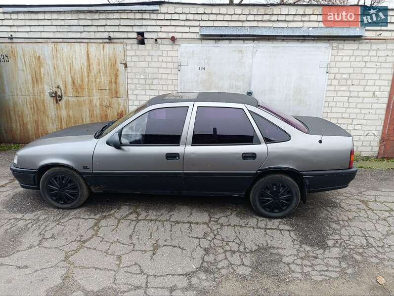 Седан Opel Vectra 1992 в Кременчуге