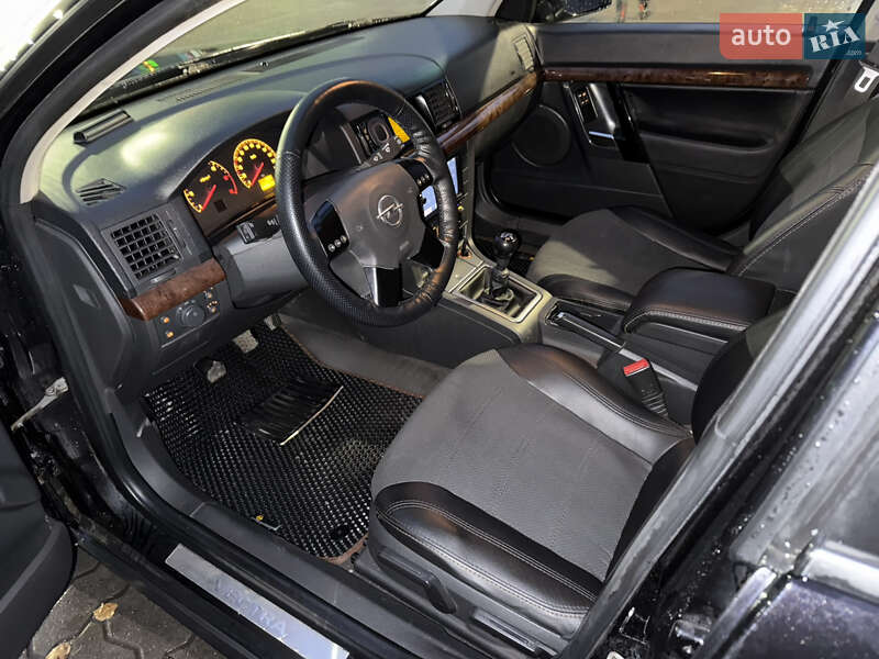 Седан Opel Vectra 2003 в Івано-Франківську