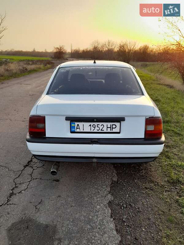 Седан Opel Vectra 1992 в Арбузинке