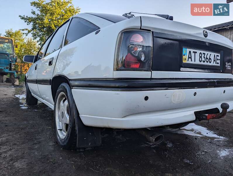 Лифтбек Opel Vectra 1993 в Ивано-Франковске