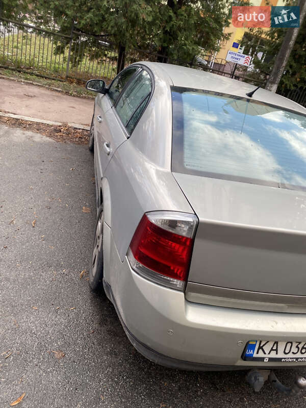 Седан Opel Vectra 2004 в Чернігові