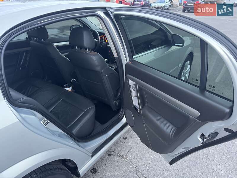 Седан Opel Vectra 2008 в Горішніх Плавнях