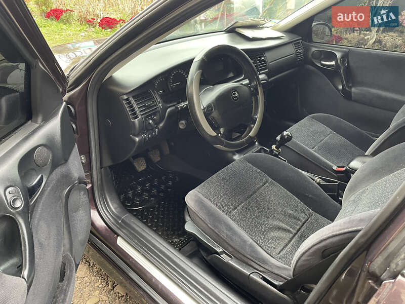 Седан Opel Vectra 2000 в Чернівцях