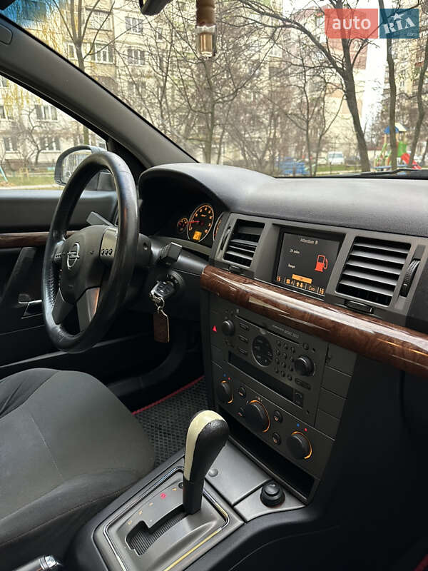 Седан Opel Vectra 2004 в Сумах