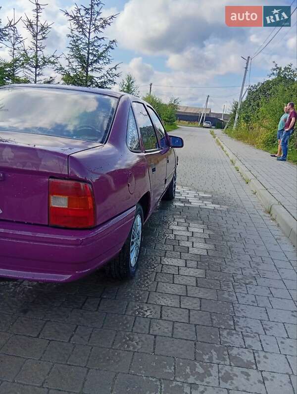 Седан Opel Vectra 1991 в Львові