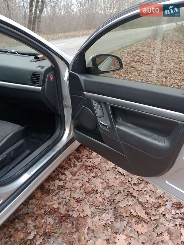 Ліфтбек Opel Vectra 2003 в Лебедині