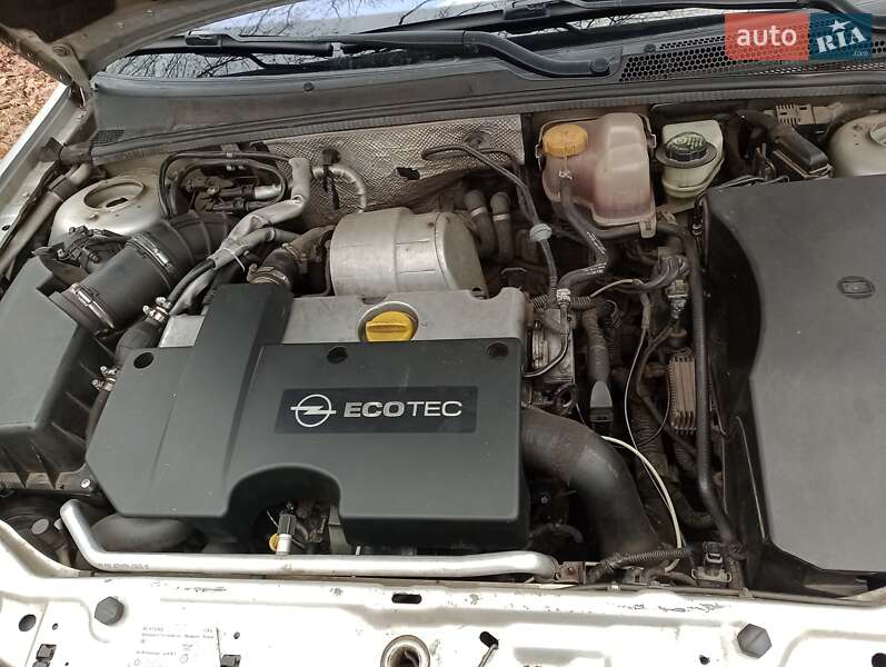 Ліфтбек Opel Vectra 2003 в Лебедині