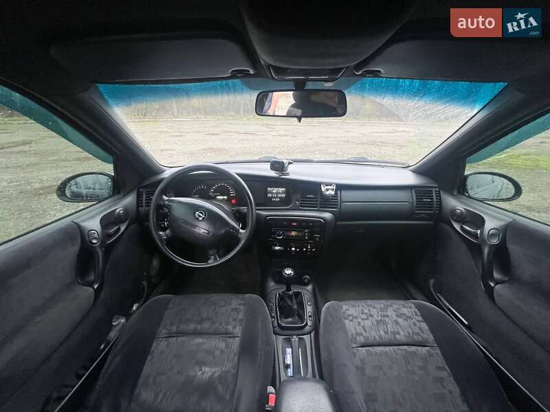 Седан Opel Vectra 1999 в Днепре