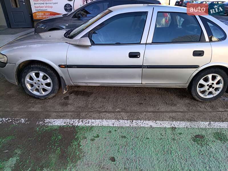 Седан Opel Vectra 1998 в Болехове