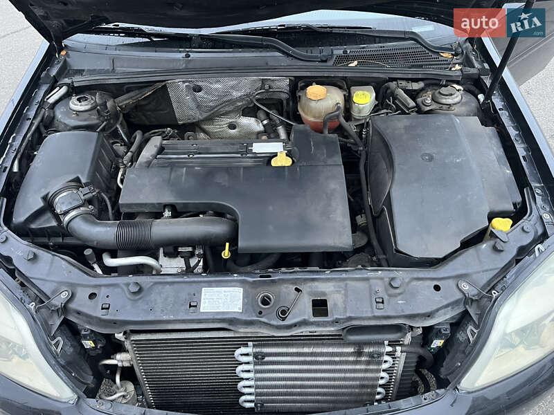 Седан Opel Vectra 2004 в Киеве