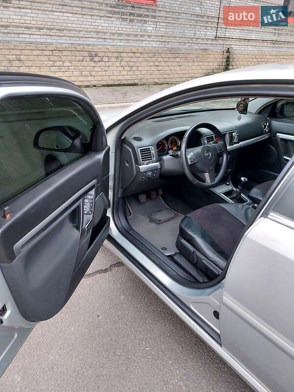 Лифтбек Opel Vectra 2005 в Днепре