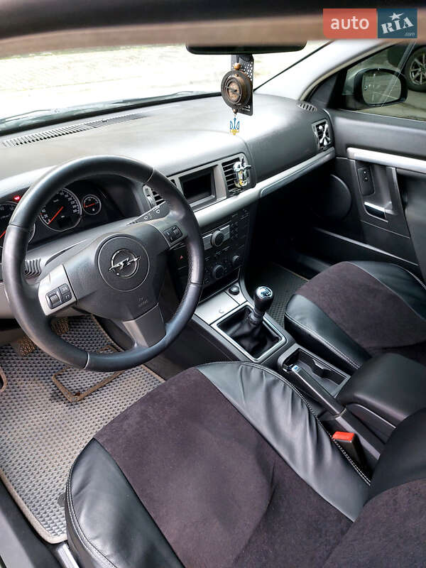 Лифтбек Opel Vectra 2005 в Днепре