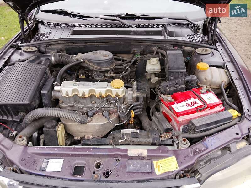 Седан Opel Vectra 1996 в Жовкві