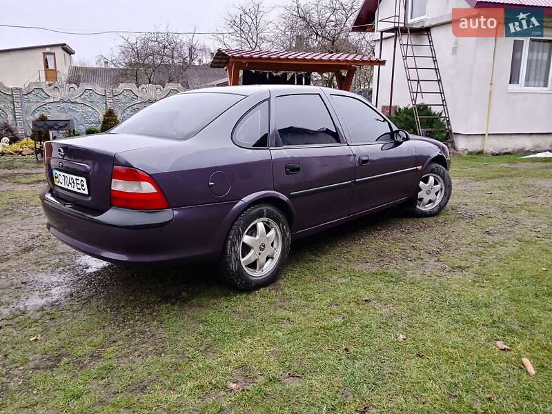 Седан Opel Vectra 1996 в Жовкві