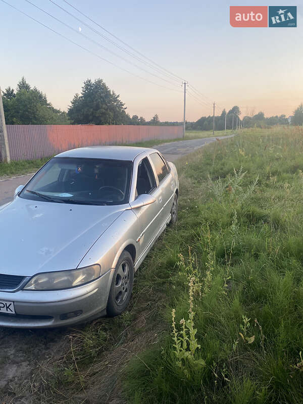 Седан Opel Vectra 1998 в Чуднове