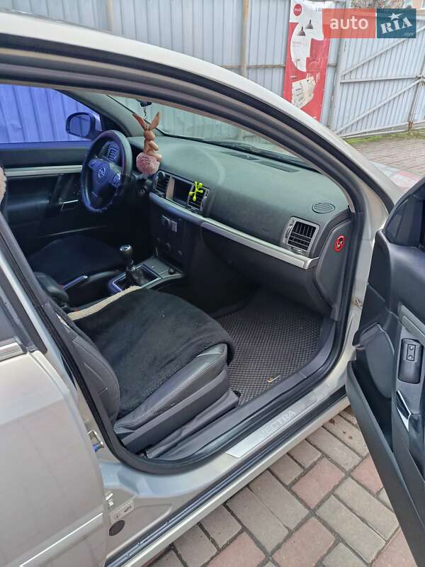 Седан Opel Vectra 2008 в Шполе