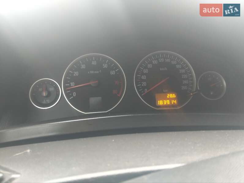 Седан Opel Vectra 2004 в Львове