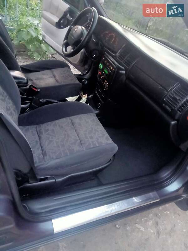 Седан Opel Vectra 1997 в Тернополі