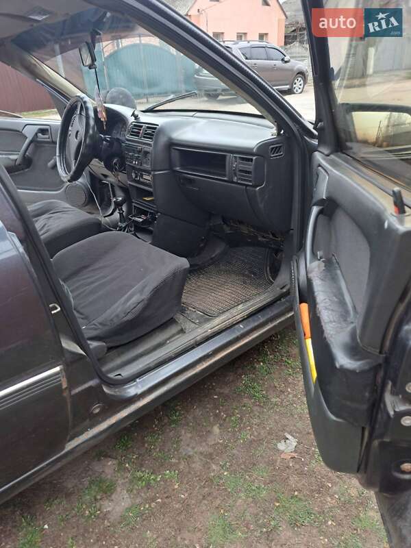 Седан Opel Vectra 1990 в Гадячі