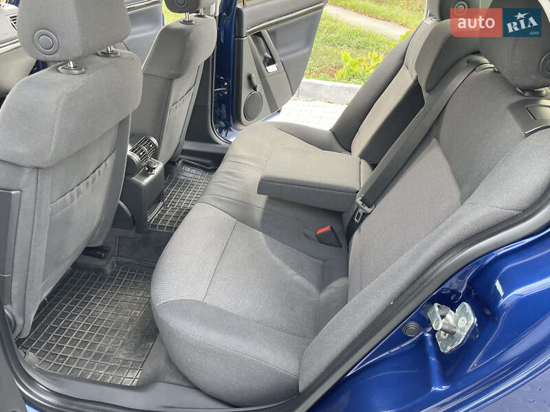 Седан Opel Vectra 2003 в Тульчине