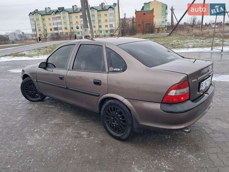 Седан Opel Vectra 1998 в Радехове