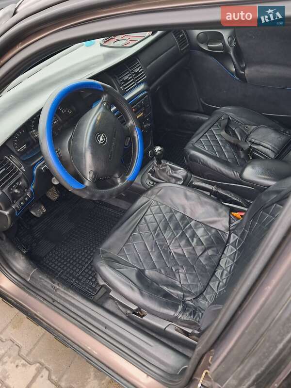 Седан Opel Vectra 1998 в Радехове
