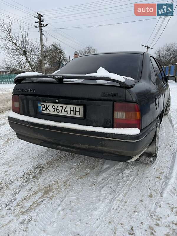 Седан Opel Vectra 1990 в Ратным фото 3 Седан Opel Vectra 1990 в Ратным