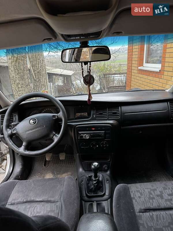 Седан Opel Vectra 1999 в Умани