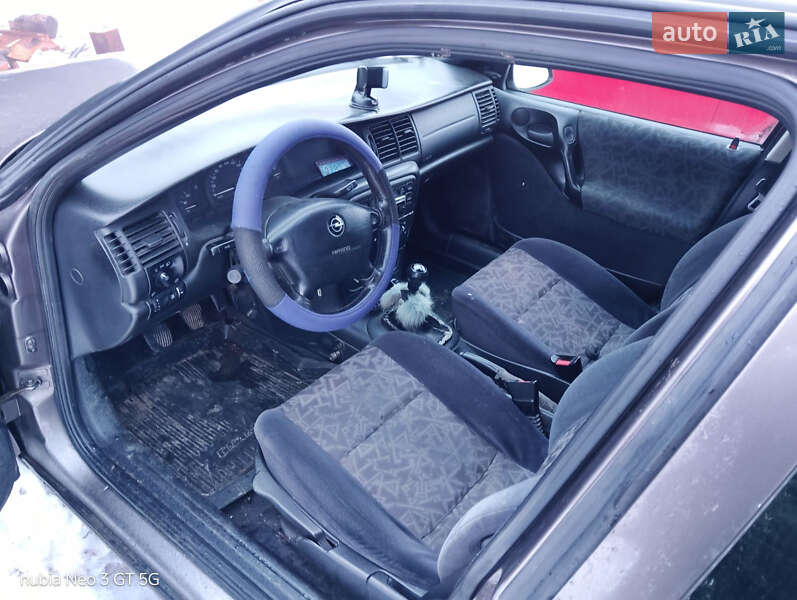 Лифтбек Opel Vectra 1998 в Солотвине