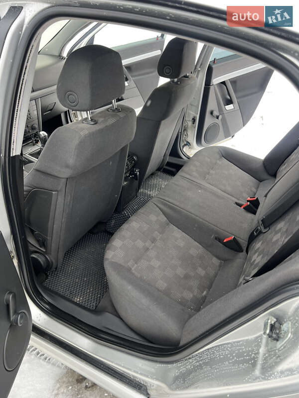 Лифтбек Opel Vectra 2003 в Киеве