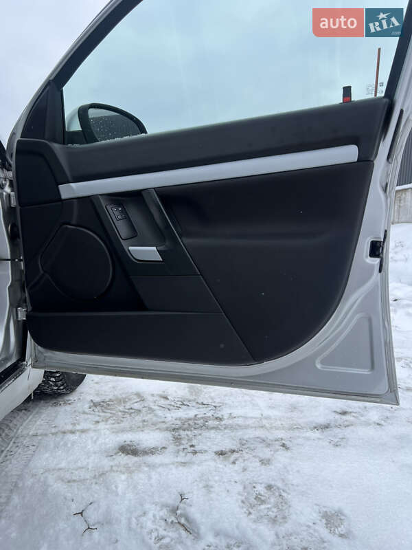 Лифтбек Opel Vectra 2003 в Киеве